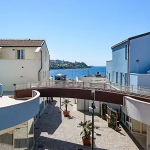 Marina Salivoli Olaszország